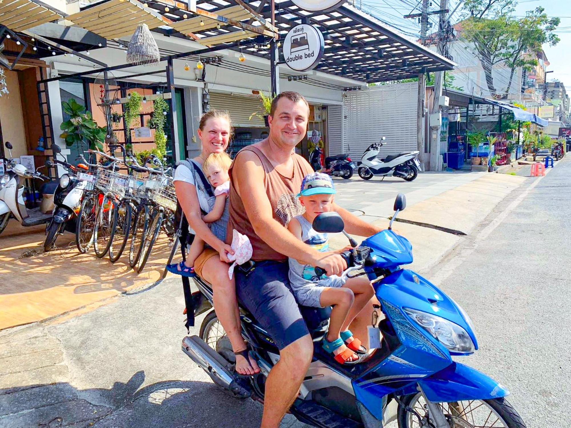 Hello Hostel Ayutthaya Екстериор снимка