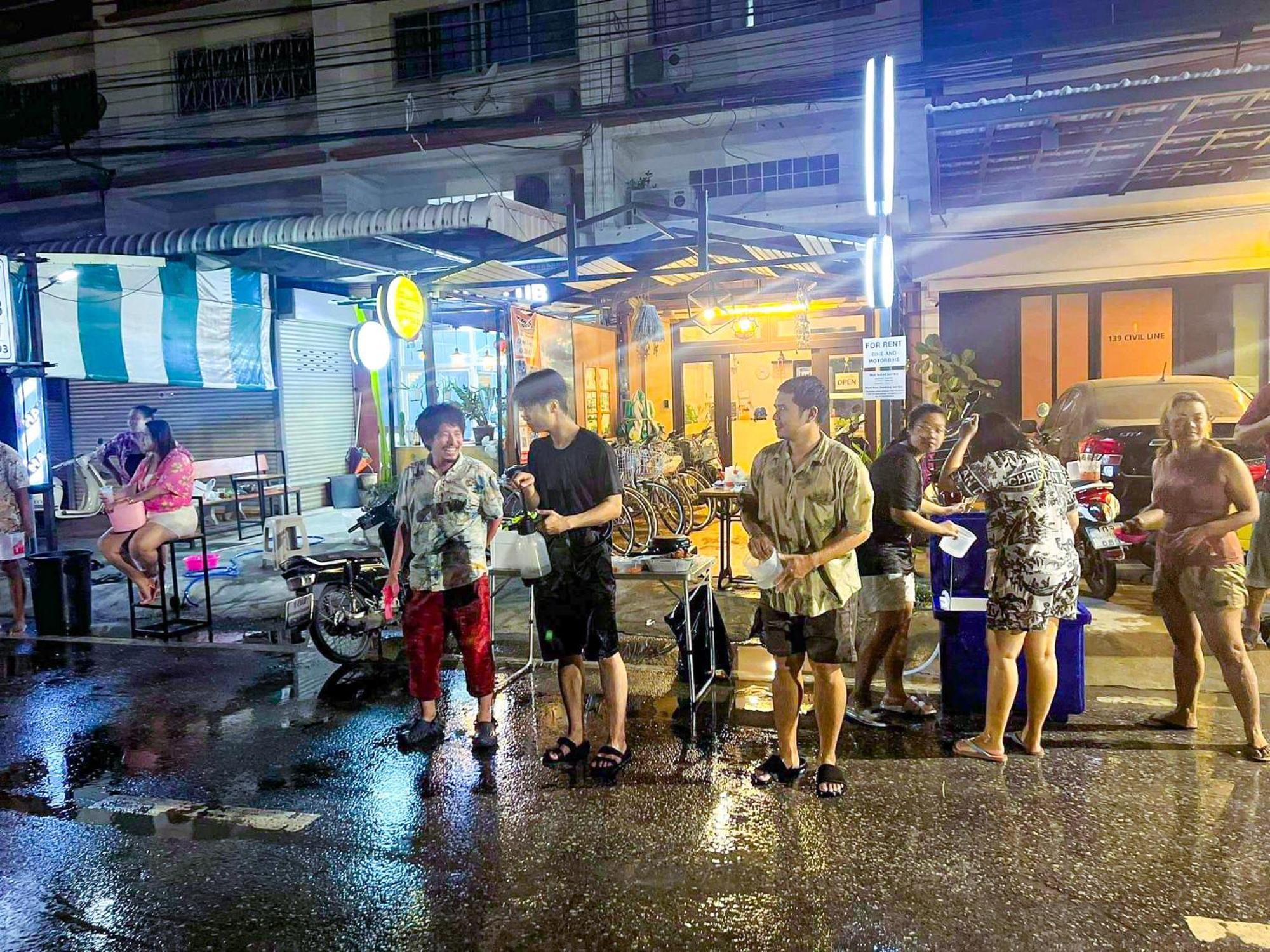 Hello Hostel Ayutthaya Екстериор снимка