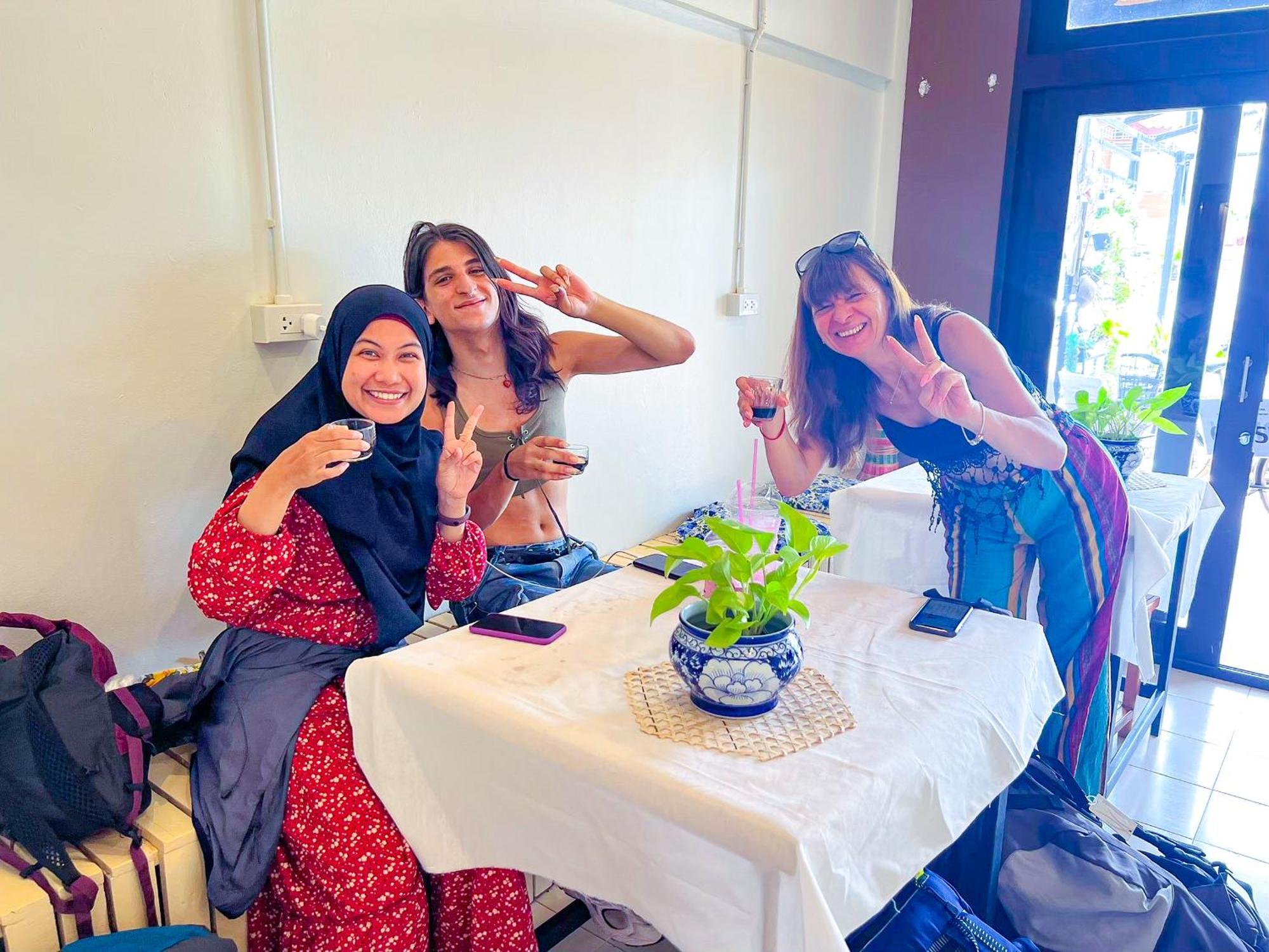 Hello Hostel Ayutthaya Екстериор снимка